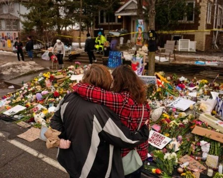 Жената, убита в Минеаполис, е имала четири огнестрелни рани