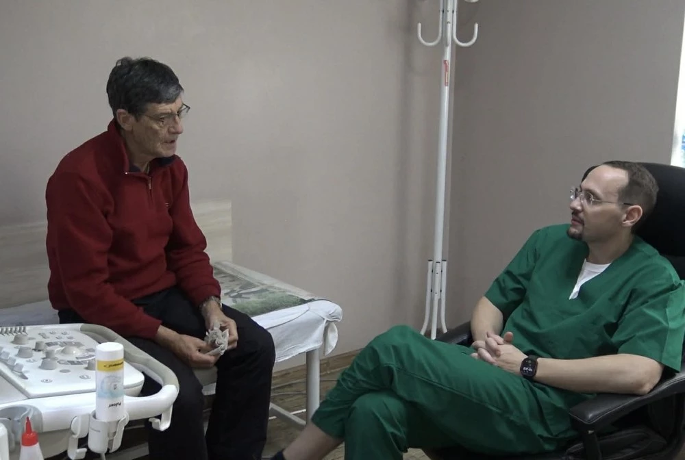 Без разрез: лекари в Пловдив спасиха пациент с 12-сантиметров тумор ВИДЕО