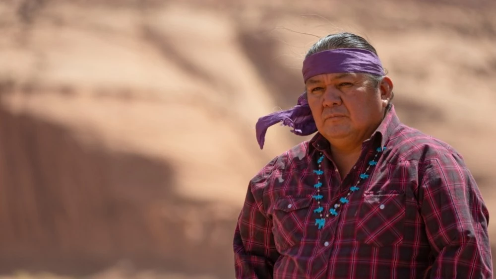 Изровиха томаховките: Имиграционните арестуваха четирима индианци в Дакота