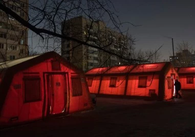 Към 50 жилищни и административни сгради в Киев продължават да