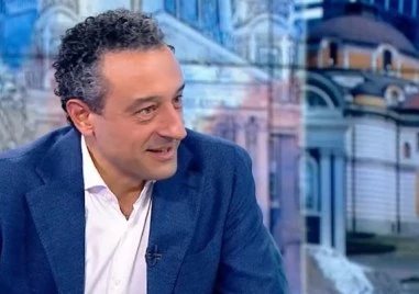 Даниел Лорер подозира, че Асен Василев прави тайни договорки с Възраждане за служебен кабинет