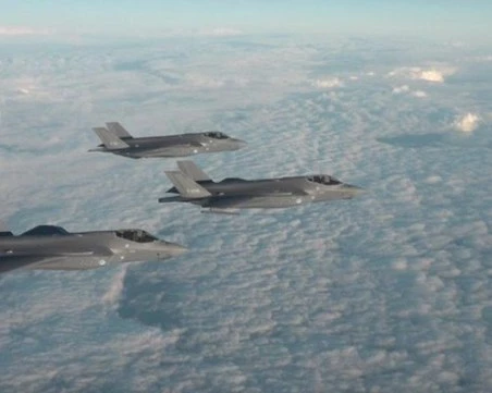 Дания прати изтребители на учение над Гренландия