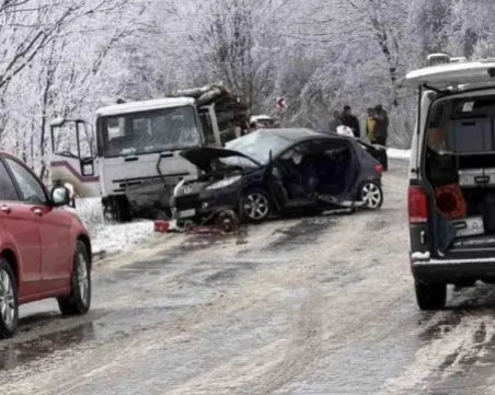 Избягал е шофьорът на камиона от челната катастрофа край Ловеч, издирват го
