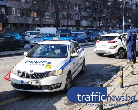 Шофьор се заби в стълб в центъра на Пловдив