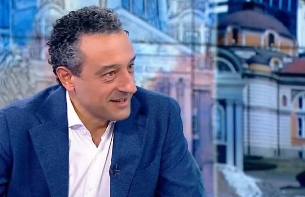 Даниел Лорер подозира, че Асен Василев прави тайни договорки с 