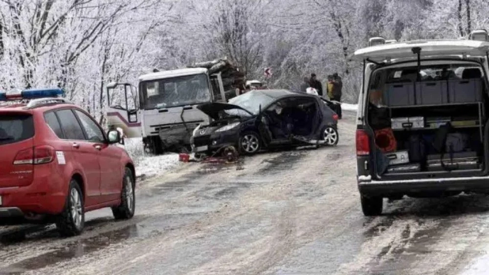Избягал е шофьорът на камиона от челната катастрофа край Ловеч, издирват го