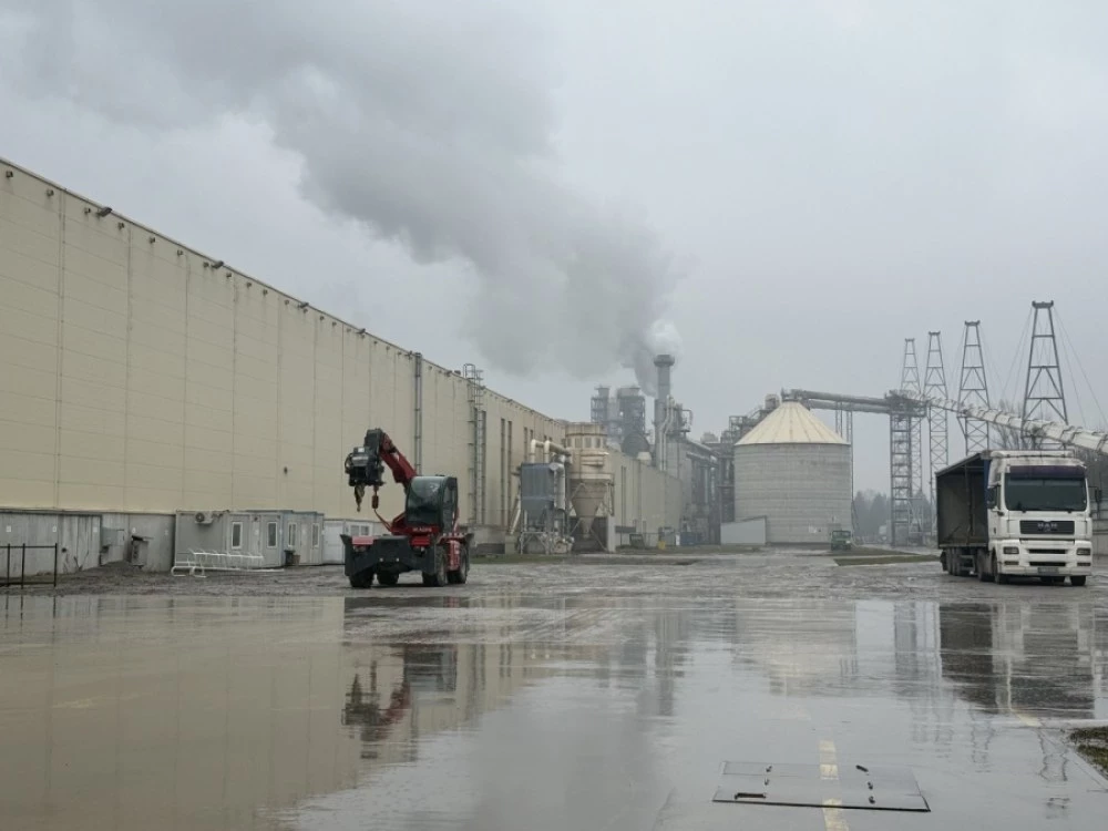 РИОСВ с незабавни действия за спирането на линията за ПДЧ на „Кроношпан”