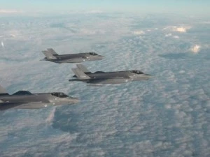 Дания прати изтребители на учение над Гренландия