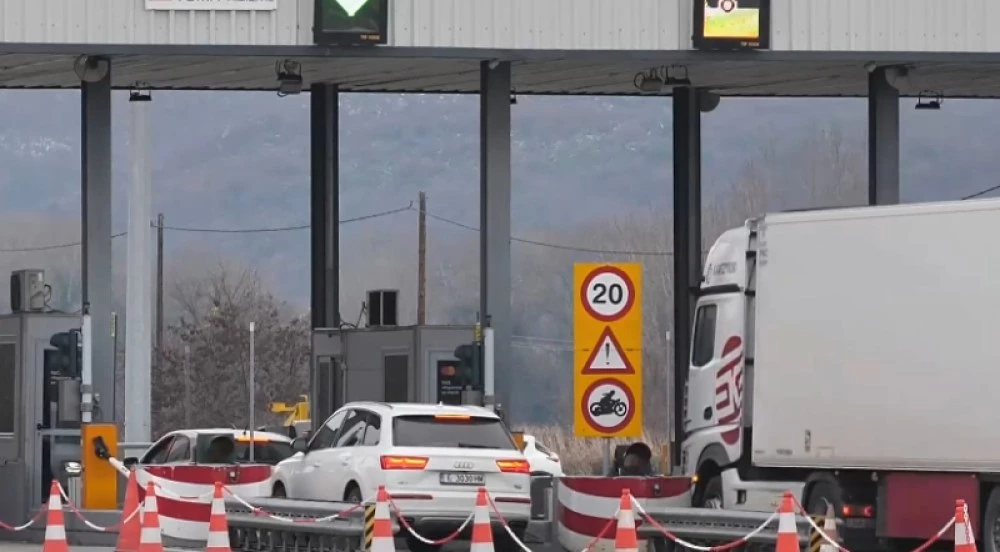 Задръствания край Кресна и по-високите тол такси посрещат туристите към Гърция