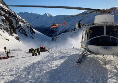 Осем души загинаха в серия от лавини в Австрийските Алпи