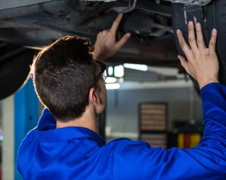 Опасност на пътя: Как да разпознаем сигналите за повредено окачване, преди да стане късно