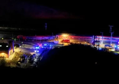 Най-малко 21 загинали и 30 ранени при челен удар между два високоскоростни влака в Испания