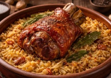 Джоланът с кисело зеле в гювеч е класика на българската