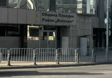 Започна поетапна подмяна на оградни пана по пловдивски булеварди