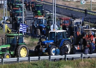 Земеделските производители от Гърция започнаха да се изтеглят от блокадите по границата