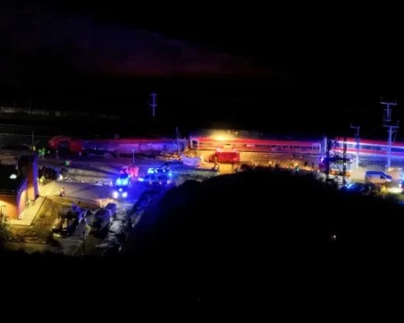 Най-малко 21 загинали и 30 ранени при челен удар между два високоскоростни влака в Испания