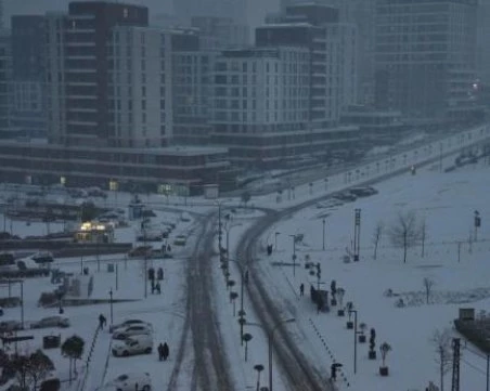 Силен снеговалеж и минусови температури в Турция: Отмениха над 100 полета от и до Истанбул