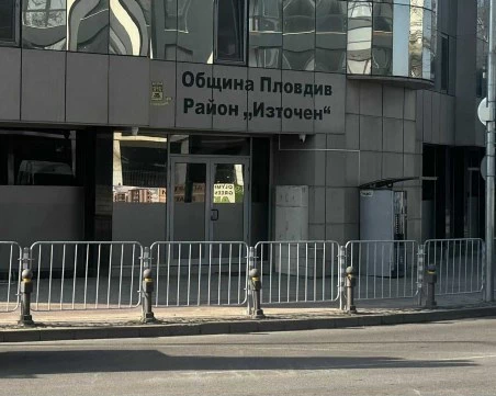 Започна поетапна подмяна на оградни пана по пловдивски булеварди