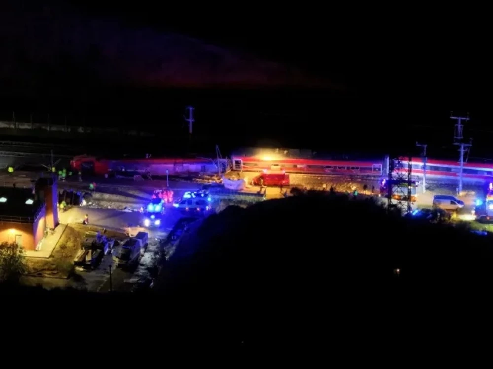 Най-малко 21 загинали и 30 ранени при челен удар между два високоскоростни влака в Испания