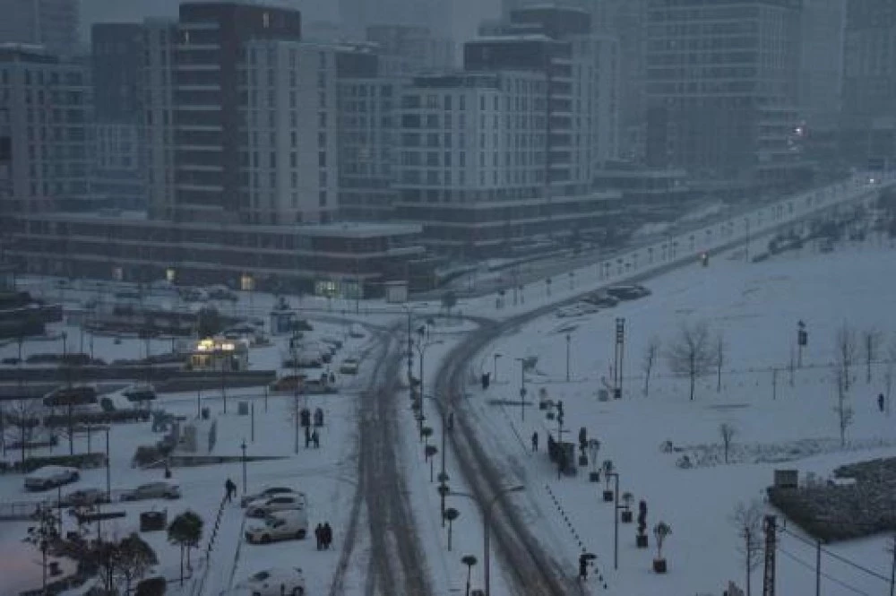 Силен снеговалеж и минусови температури в Турция: Отмениха над 100 полета от и до Истанбул
