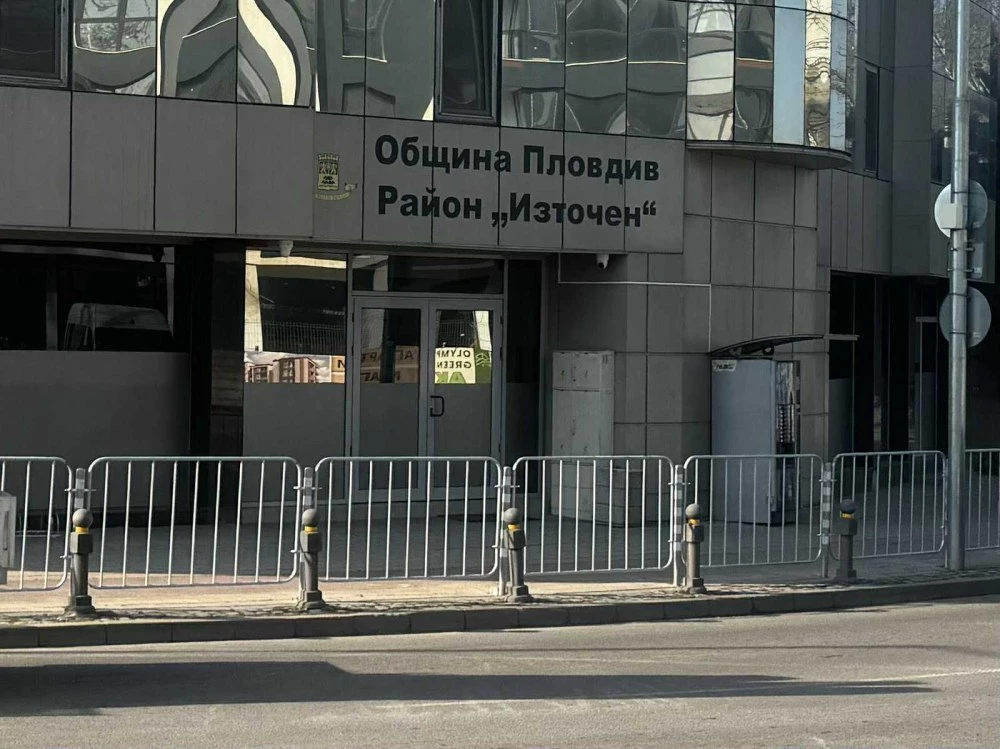 Започна поетапна подмяна на оградни пана по пловдивски булеварди