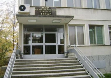 Скандал разразил се посред бял ден пред сградата на кметството