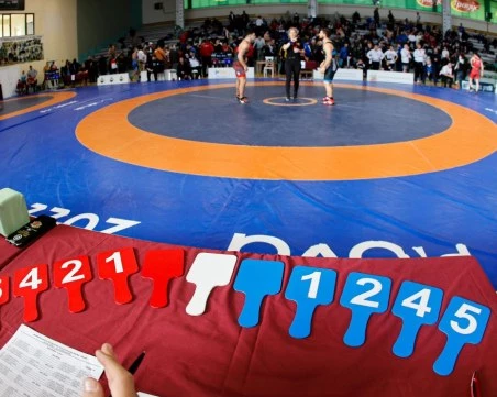 205 мъже и 60 жени ще стартират на Държавното първенство по борба в Сливен