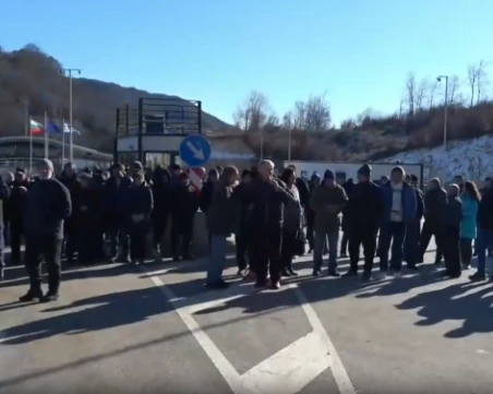 Автомобилите тръгнаха през граничния преход 