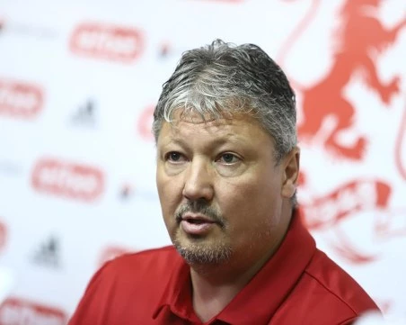 Любо Пенев се прибира в България още днес