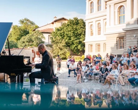 Открит театър и детска площадка ще има в двора на Градската галерия в Стария град