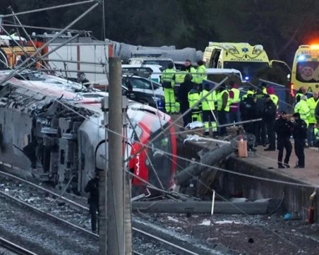 Разследват проблем в релсите след тежката жп катастрофа в Испания, жертвите станаха 41