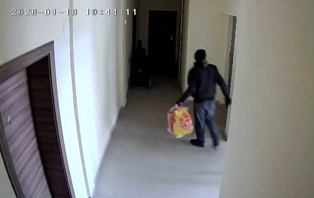 Пловдивчани: Мъж върлува из Остромила, краде обувки от сградите