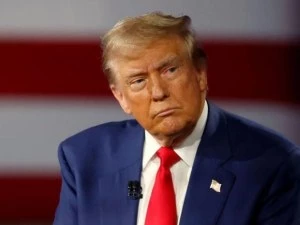 Тръмп публикува снимка, на която поставя американския флаг в Гренландия