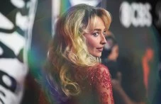 Сабрина Карпентър открива списъка с изпълнители на тазгодишните „Грами