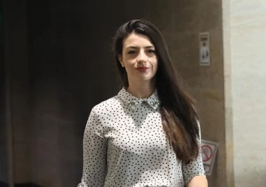 Лена Бориславова обяви че няма да участва в изборите и че работи по два нови