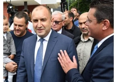 Пловдивски политици и активисти вече „напълниха листите на проекта на Румен Радев