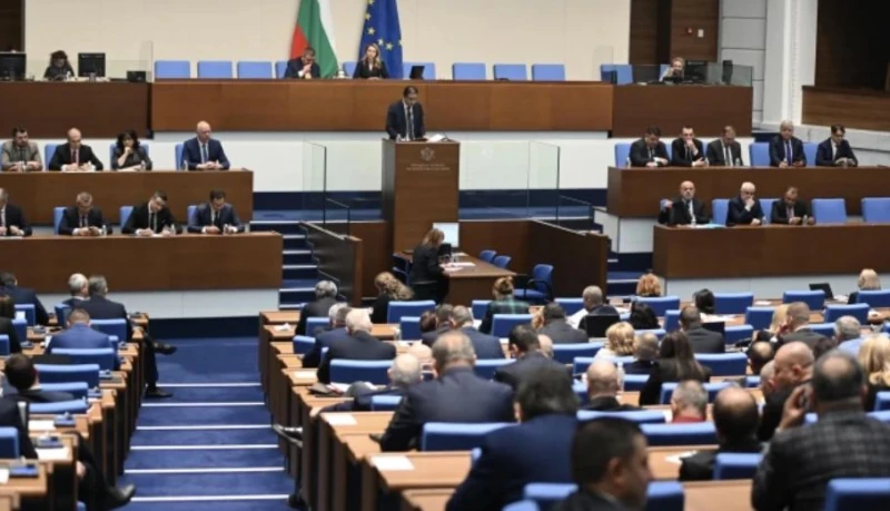 В предварителната програма на парламента днес в първа точка е