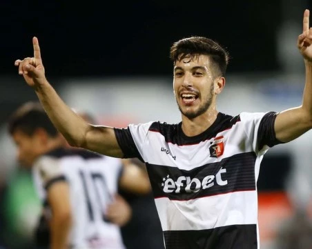 Локо пробва бивш основен играч