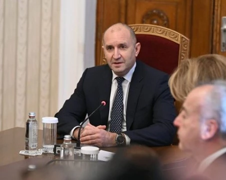 Президенството с отговор: Поканата от Тръмп е дошла след обявяването на оставката на Радев