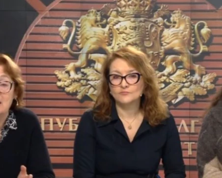 Радев играе рискова игра, предстои му слалом между партиите и гражданите, смятат анализатори