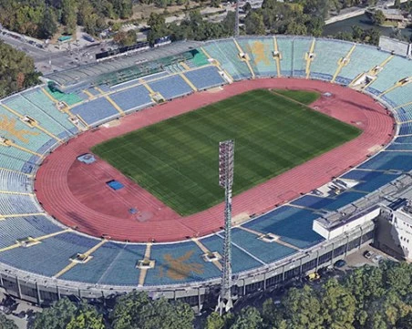 Ремонтират пистата на националния стадион 