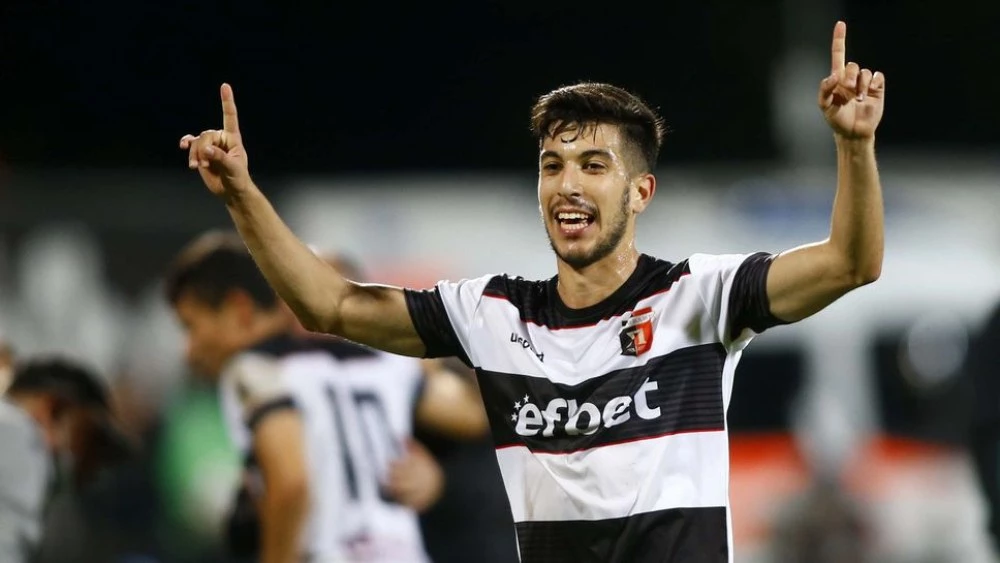 Локо пробва бивш основен играч