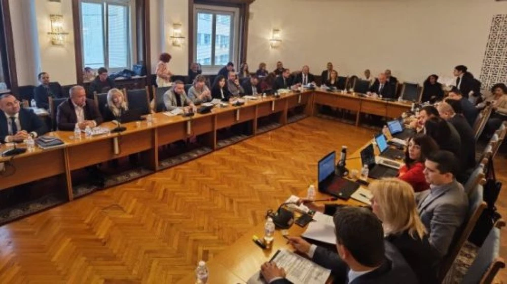 На среднощно заседание: Правната комисия гласува промените в Изборния кодекс