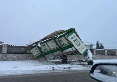 Автобус е катастрофирал в спирка в Скутаре след което е