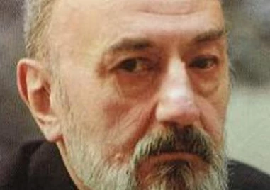 Отиде си писателят Петър Велчев съобщават от Съюза на българските