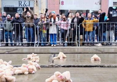 Протест пред ВСС иска оставката на Борислав Сарафов