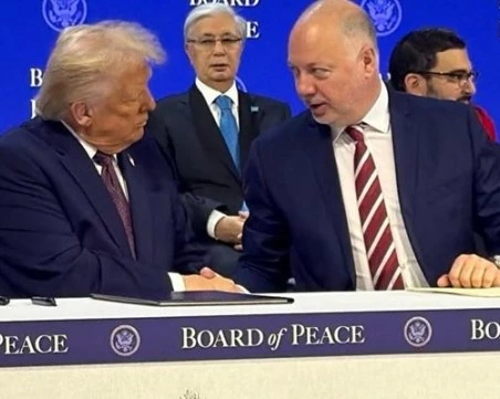 Росен Желязков подписа с Тръмп, страната ни е сред основателите на Съвета за мира