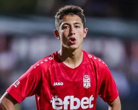 Три клуба от Серия А следят халф на ЦСКА 1948