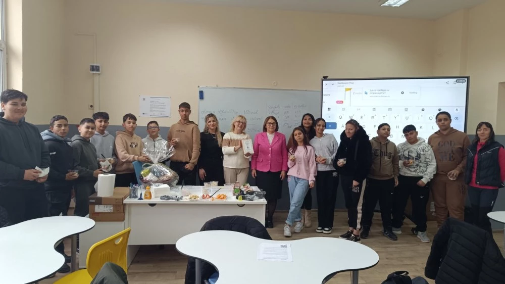 Учениците от шести клас на ОУ Г. С. Раковски“ –