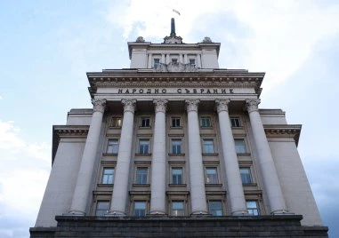 Парламентът не успя да започне работа При регистрацията в началото